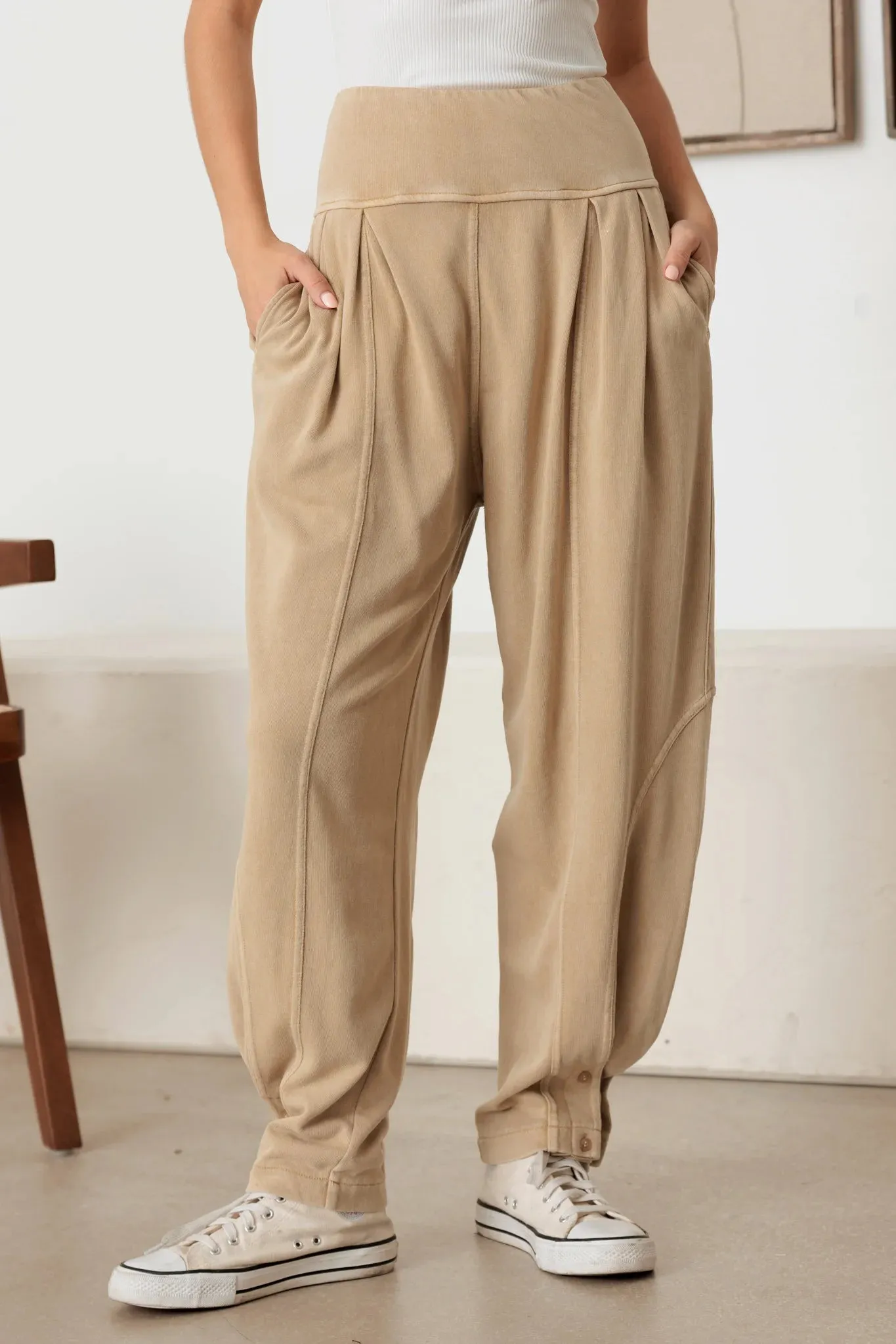 Slim Button Cuffs High-Waisted Pleated Joggers